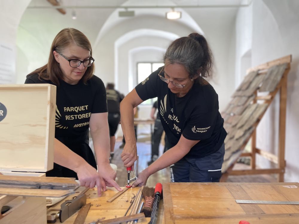 Workcamp Parquet 2025: Eintauchen in alte Techniken der Parkettsanierung