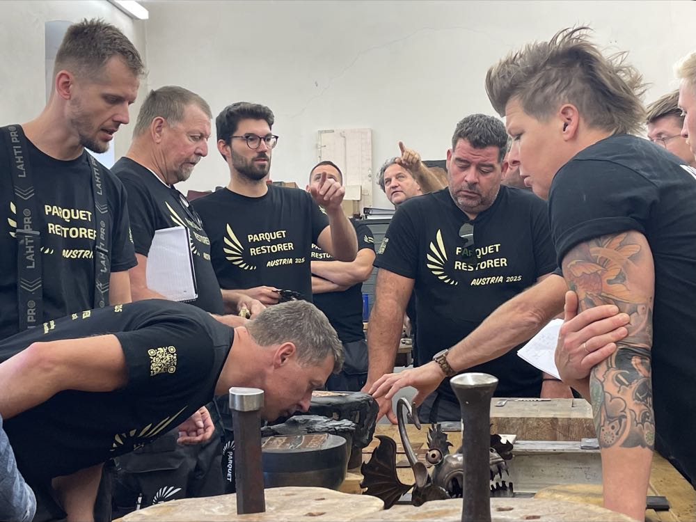  Workcamp Parquet 2025: Eintauchen in alte Techniken der Parkettsanierung