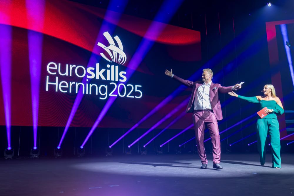  Euroskills 2025 eröffnet: Zwei Bodenhandwerker kämpfen um Gold