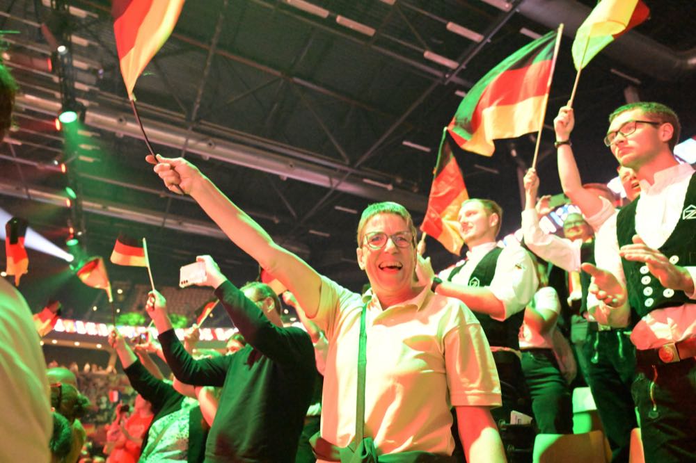  Euroskills 2025 eröffnet: Zwei Bodenhandwerker kämpfen um Gold