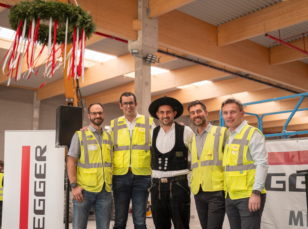 Markt Bibart: EGGER-Großprojekt im Zeitplan – Richtfest für neue Veredelungshalle gefeiert