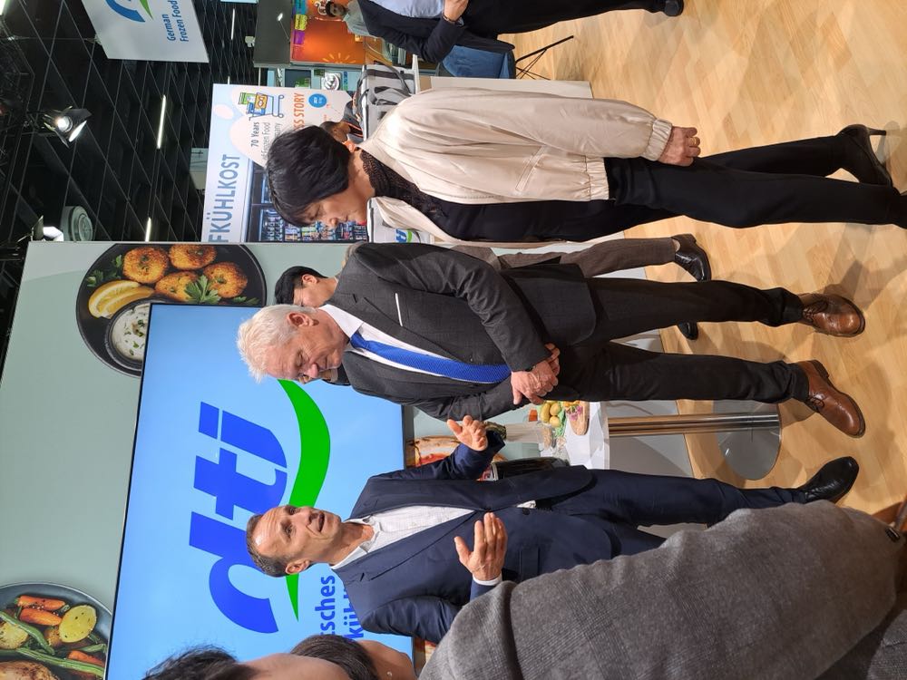 Deutsches Tiefkühlinstitut: Bundesminister Alois Rainer besucht Anuga-Messestand