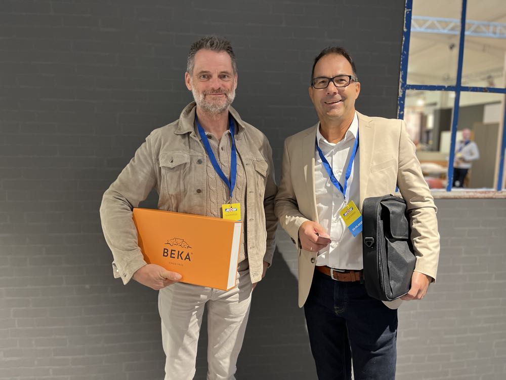 Bruno Brucker (r.), Vertriebsleiter Schwarzwald Schlafsysteme, und Bart Lambrecks, Business Development Manager von Rako Sleep Systems. Beka: Geltex für den deutschen Markt