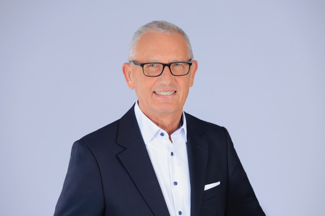 Parkett Oster holt Christian Kansy in den Vertrieb