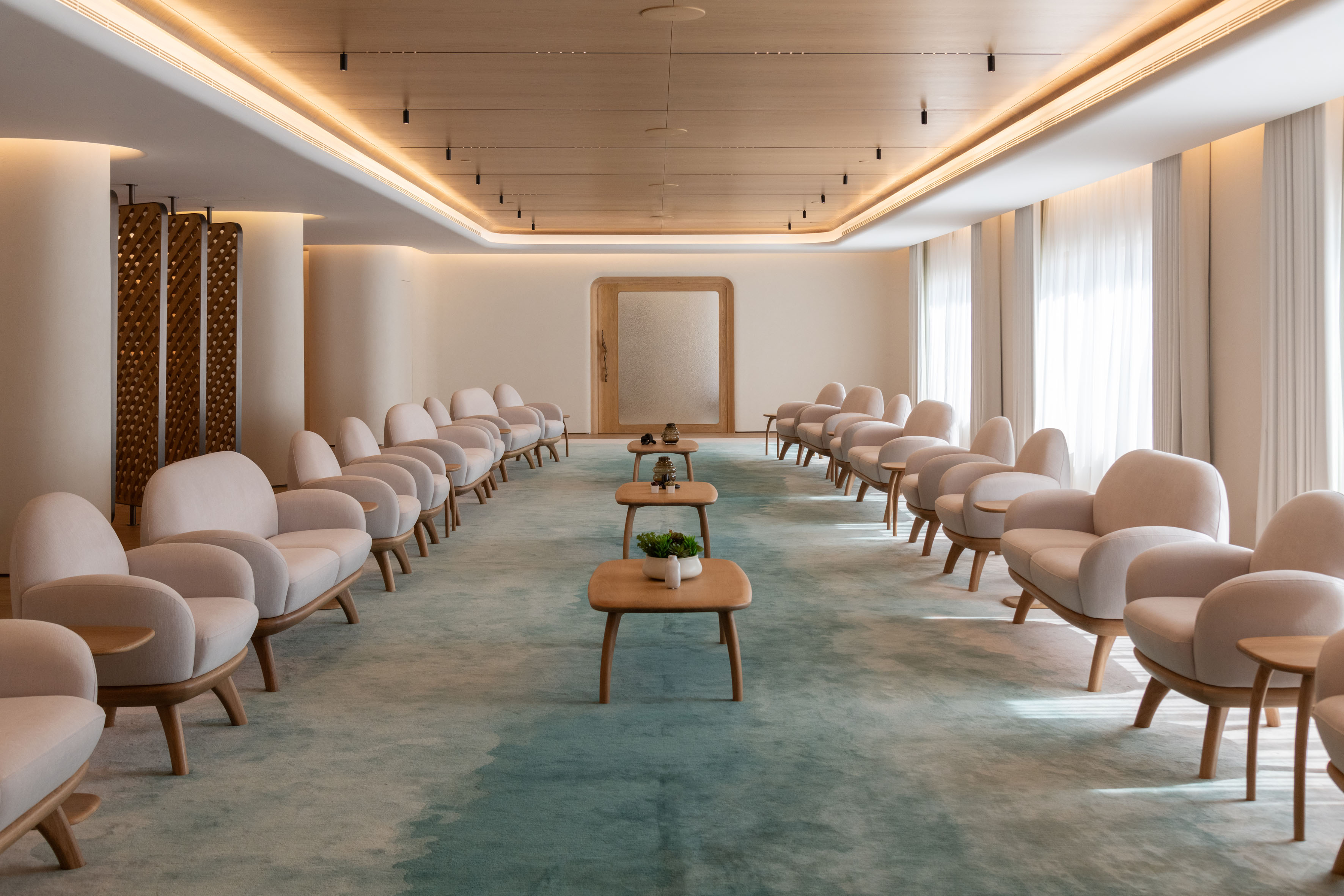 Neugestaltung des VIP Majlis mit amerikanischer Weißeiche