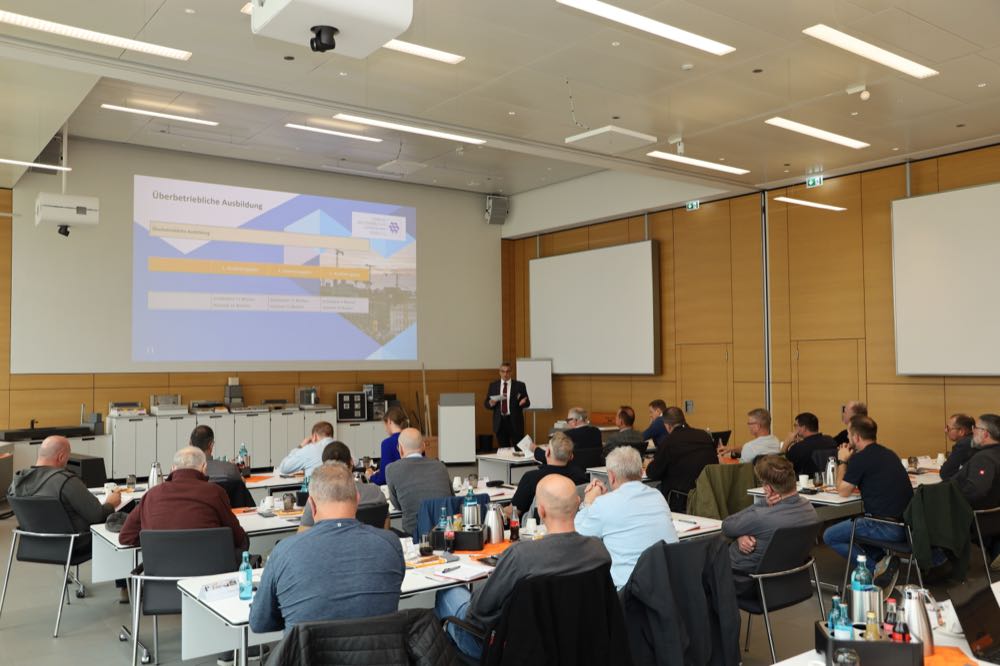  Schlüter-Systems: Ausbildungsinhalte für Fliesenleger im Fokus