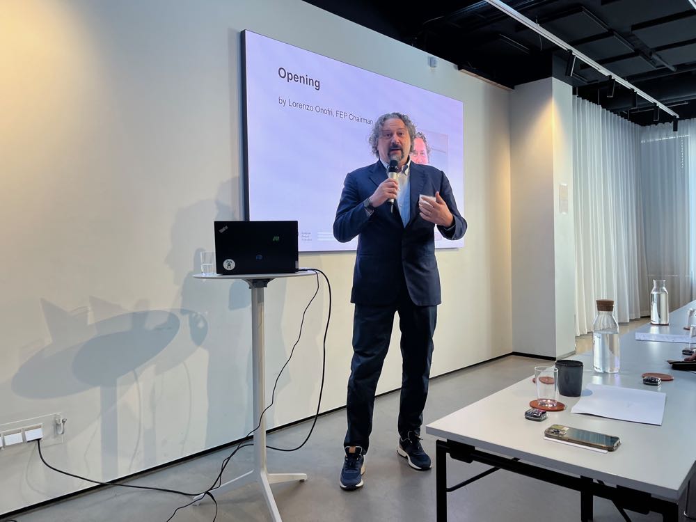 Lorenzo Onofri: „Auf der Domotex können wir europäischen Hersteller uns als wichtige Akteure präsentieren, unsere Sichtbarkeit erhöhen, und mit Fachleuten aus der ganzen Welt in Kontakt treten.“ FEP: „Es ist wichtig, dass wir zusammenhalten“