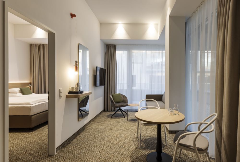  Interface: Umsatzkurve zeigt weiterhin nach oben