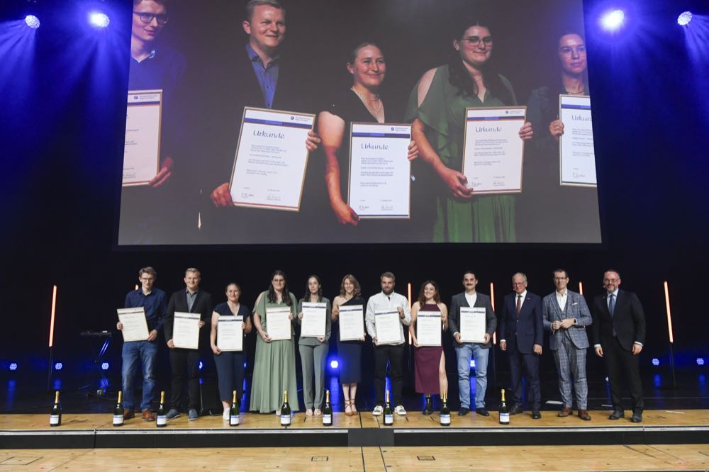  Handwerkskammer Region Stuttgart: 663 Jungmeister jubeln gemeinsam