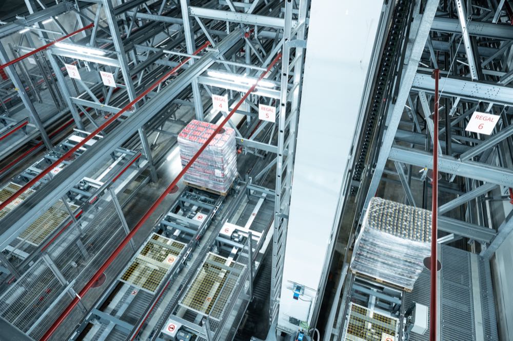 Bela nimmt Hochregallager in Betrieb