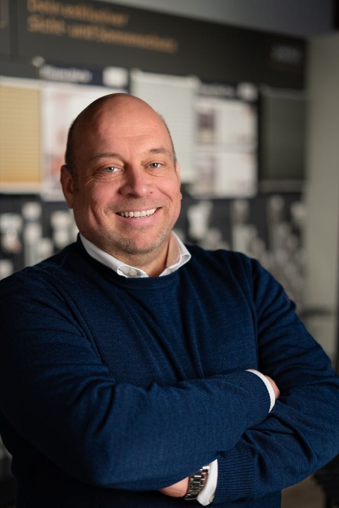 „Mit der Gründung der Liedeco Home Decor bauen wir unsere Marktposition im Bereich Sonnenschutz und Innendekoration gezielt aus“, erklärt Sven Heidemann, Geschäftsführer Gardinia. Gardinia Home Decor kauft Teile von Liedeco