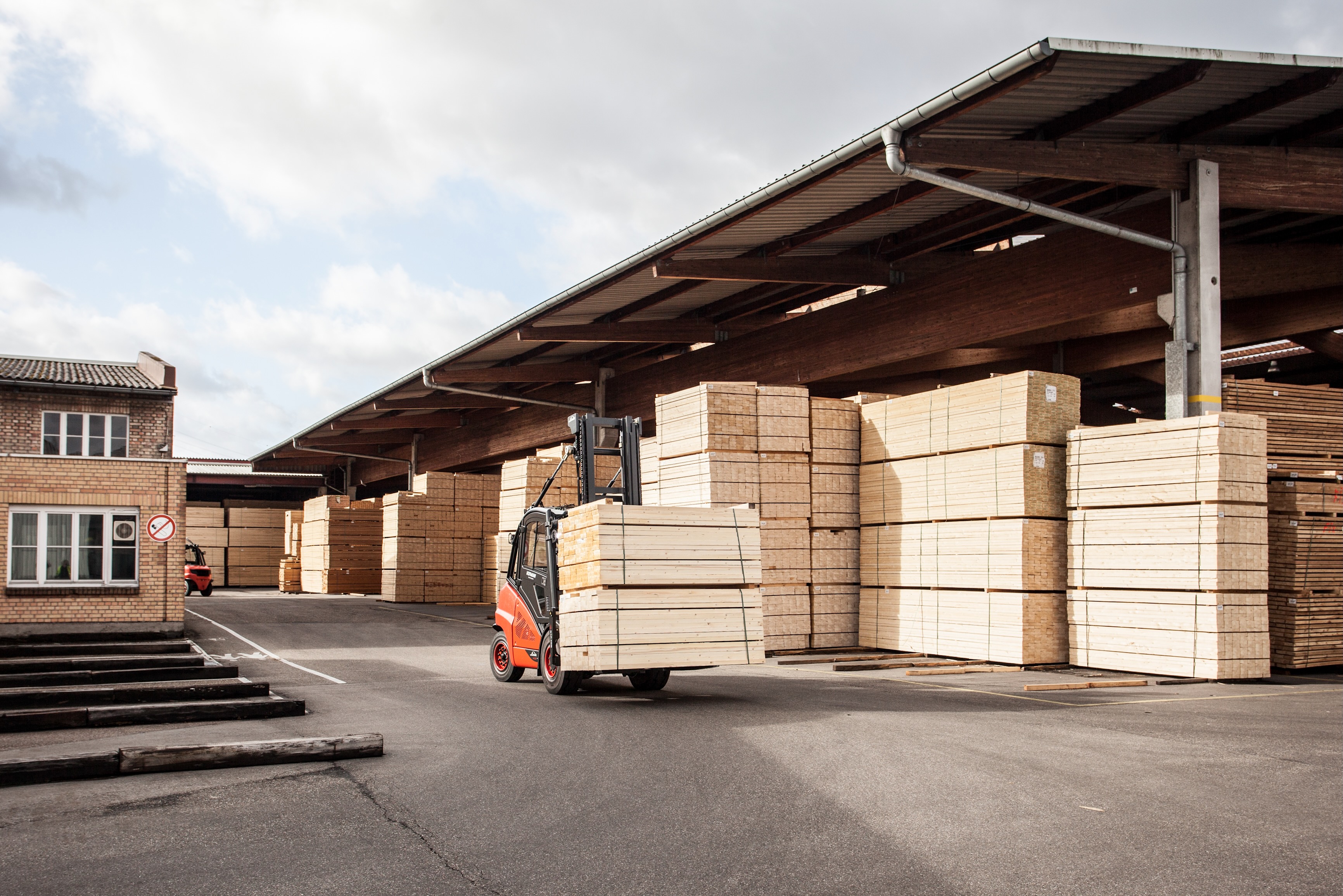 Im Mocopinus-Werk in Karlsruhe wird angelieferte Rohware eingelagert. Mocopinus: Insolvenz in Eigenverwaltung