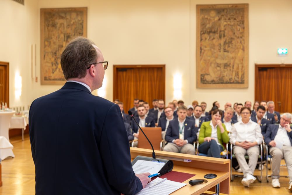  Bundesbildungsminsterin Prien empfängt Berufe-Nationalmannschaft