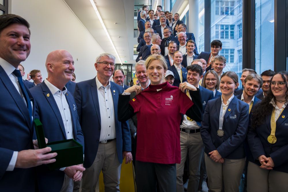  Bundesbildungsminsterin Prien empfängt Berufe-Nationalmannschaft