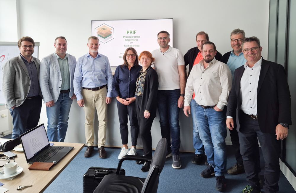 Aktive der Initiative PRiF (v. l.) Raphael Holzer (BIV), Michael Schlag (BFG EuB), Detlef Desler (BFG EuB und BEB), Antje Hannig (VDPM), Doris Peffermann (IGE im BV Gips), Daniel Rendler (BEB), Wolfgang Müller (IBF), Oliver Kolbe (euroFEN), Peter Körber (euroFEN) und Bernd Stahl (FFN). PRiF-Initiative bekennt sich zur Fortführung