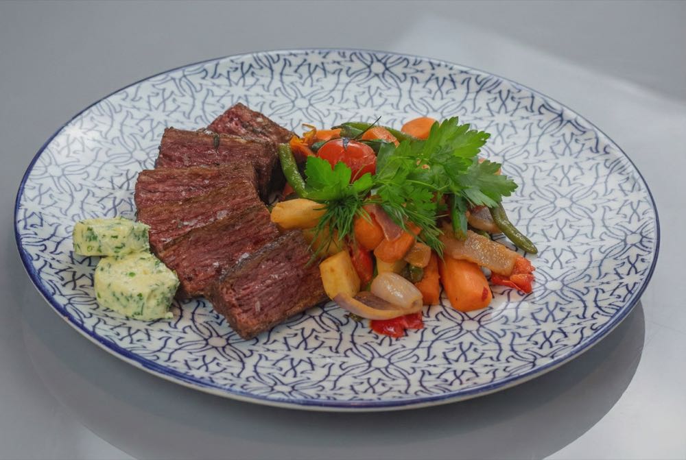 Veganuary: Redefine Meat baut Partnerschaft mit Concept Family aus