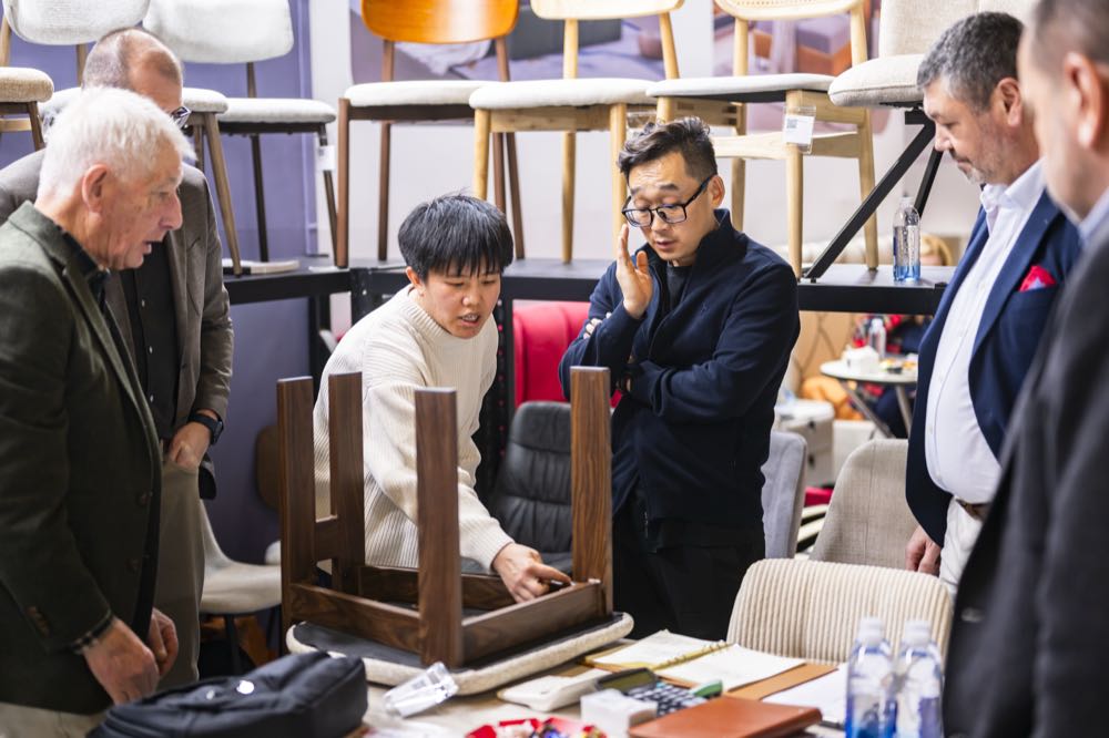 97 % der Aussteller auf der IMM Cologne kamen aus dem Ausland. IMM Cologne: Drei Viertel der Aussteller aus China