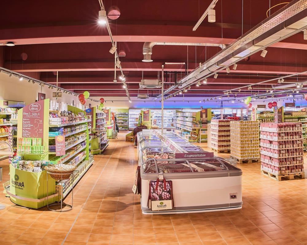 Alnatura eröffnet größten Bio-Supermarkt in Tübingen