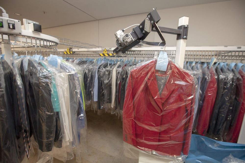 Greif spendet Kleidung für Kenia