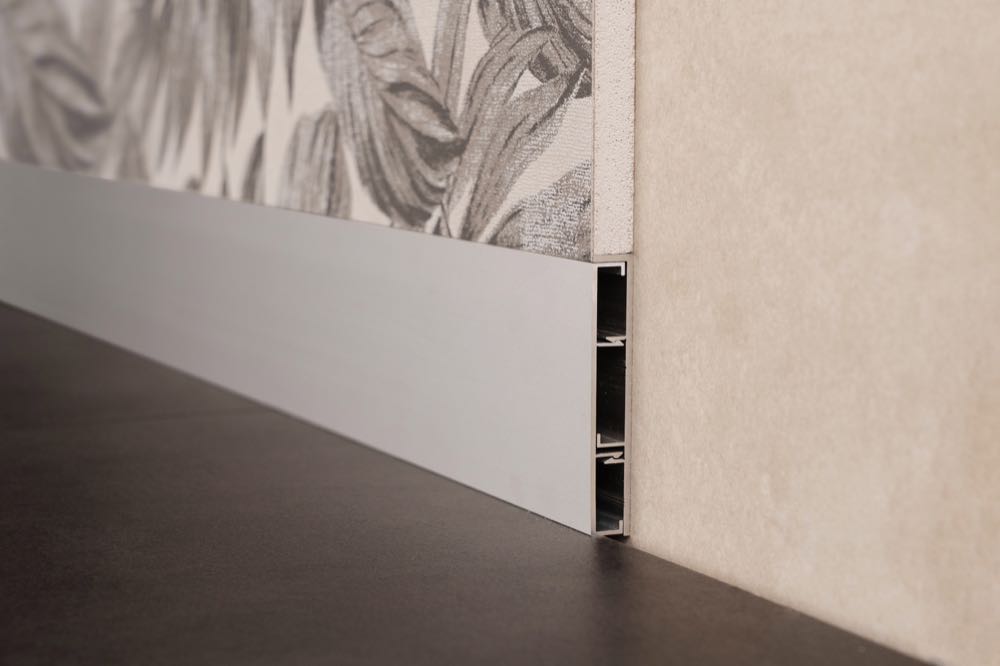  Carl Prinz: Unterputz-Sockelleisten sorgen für klare Linien