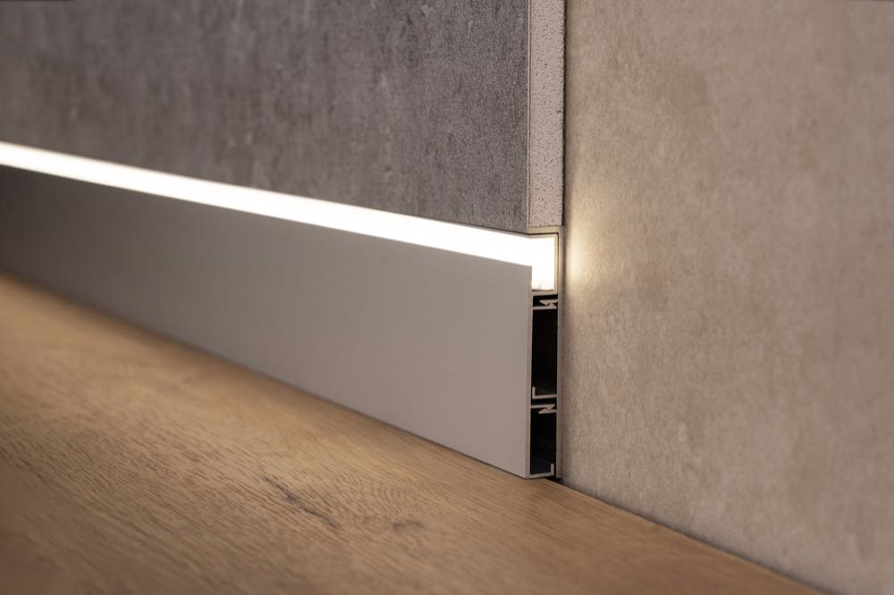  Carl Prinz: Unterputz-Sockelleisten sorgen für klare Linien