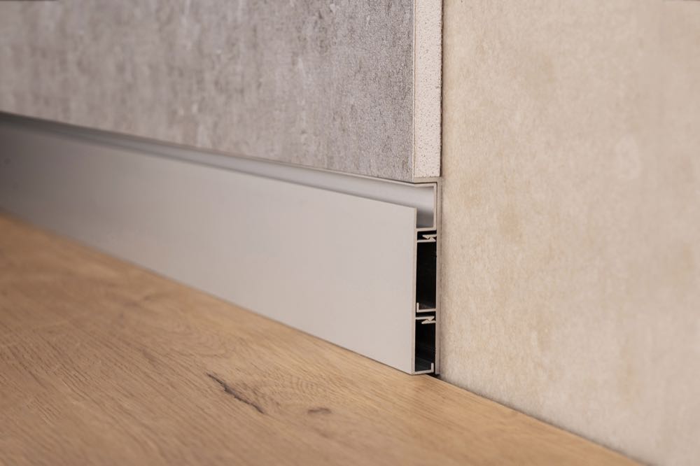  Carl Prinz: Unterputz-Sockelleisten sorgen für klare Linien