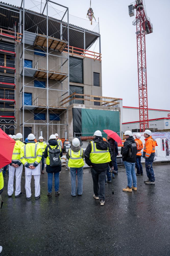 Werkserweiterung: AVO feiert Richtfest