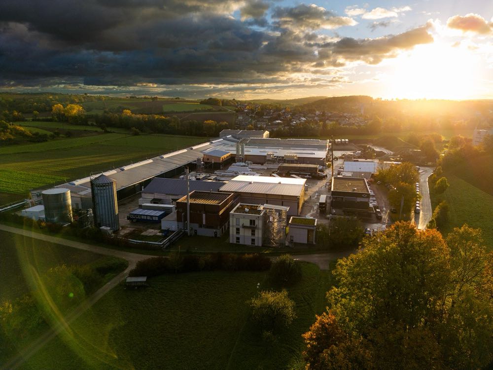 Diese Smart Factory von Gropyus liegt in Eppingen-Richen, unweit von Heilbronn in Baden-Württemberg. Uzin Utz investiert in Bauunternehmen Gropyus