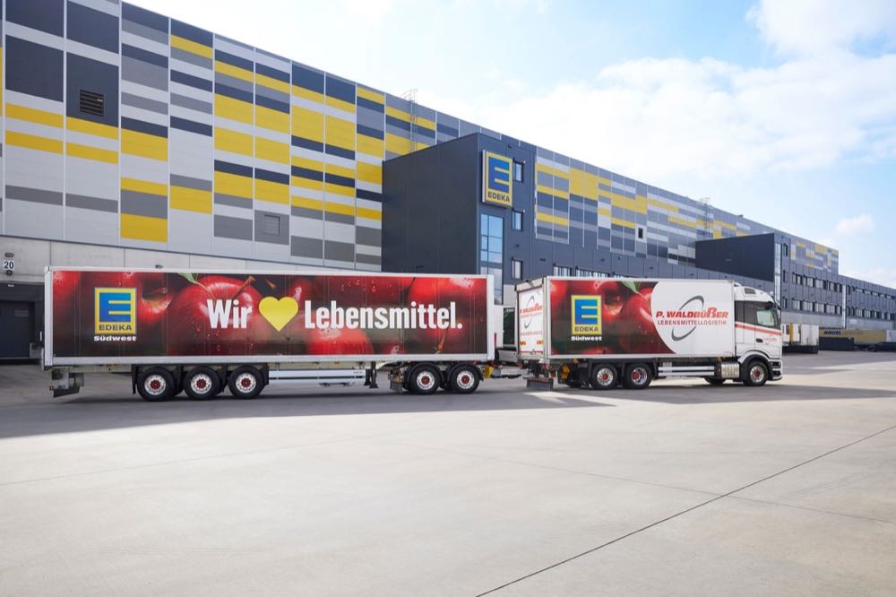 Premiere: Edeka Südwest setzt ersten Gigaliner ein