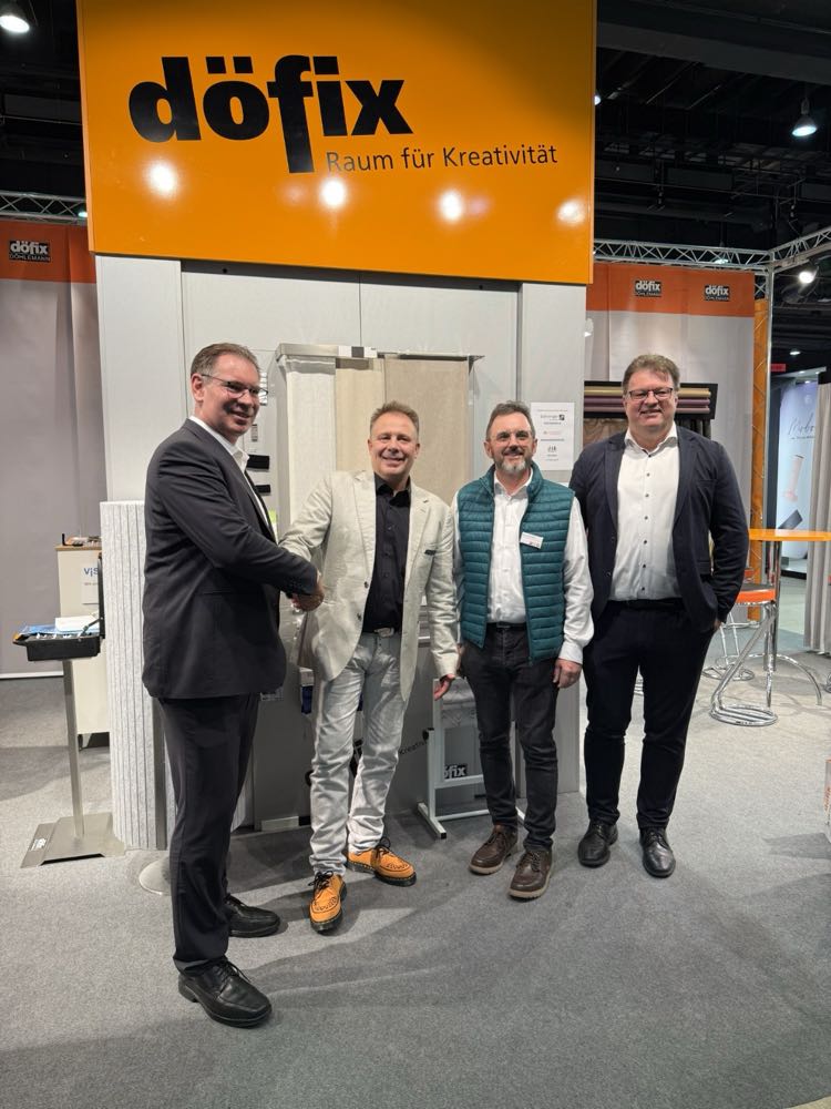 Auf gute Zusammenarbeit: ZVR-Präsident Ralf Vowinkel, Döfix-Geschäftsführer Robert Döhlemann, Sven Meißner (ZVR) und Steffen Wichmann (Döfix). ZVR gewinnt Döfix Döhlemann als Fördermitglied