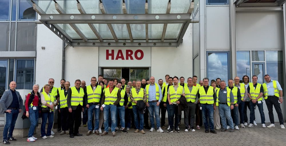 Innung Baden-Württemberg besucht Haro-Werk in Stephanskirchen