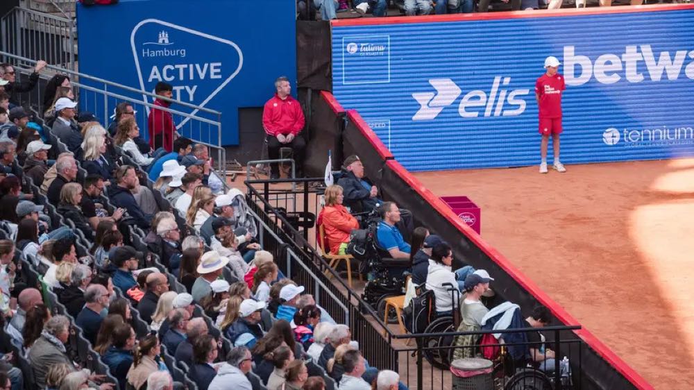 Elis erweitert sein Engagement im Tennis
