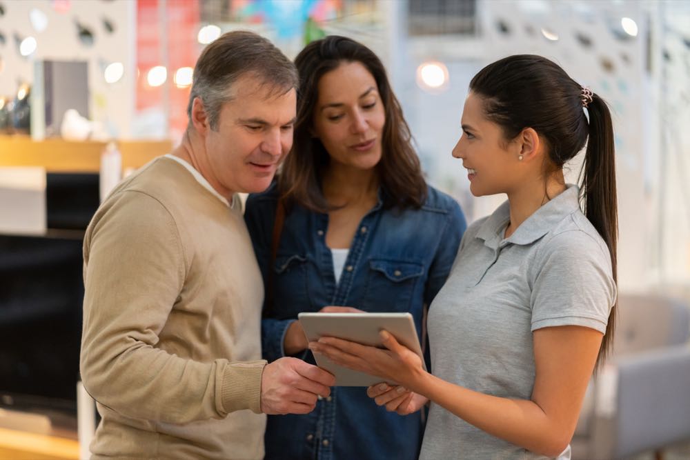 Tag der Arbeit: wichtiger  Arbeitgeber Einzelhandel unter Druck