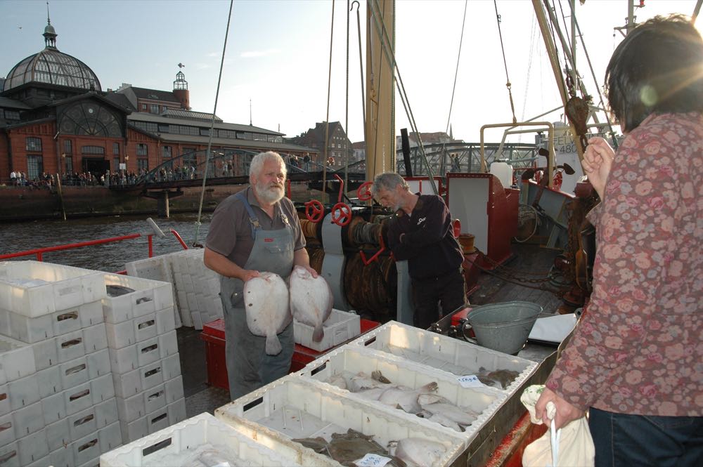 Hamburg: Sonntäglicher Fischmarkt kämpft mit Rückgang