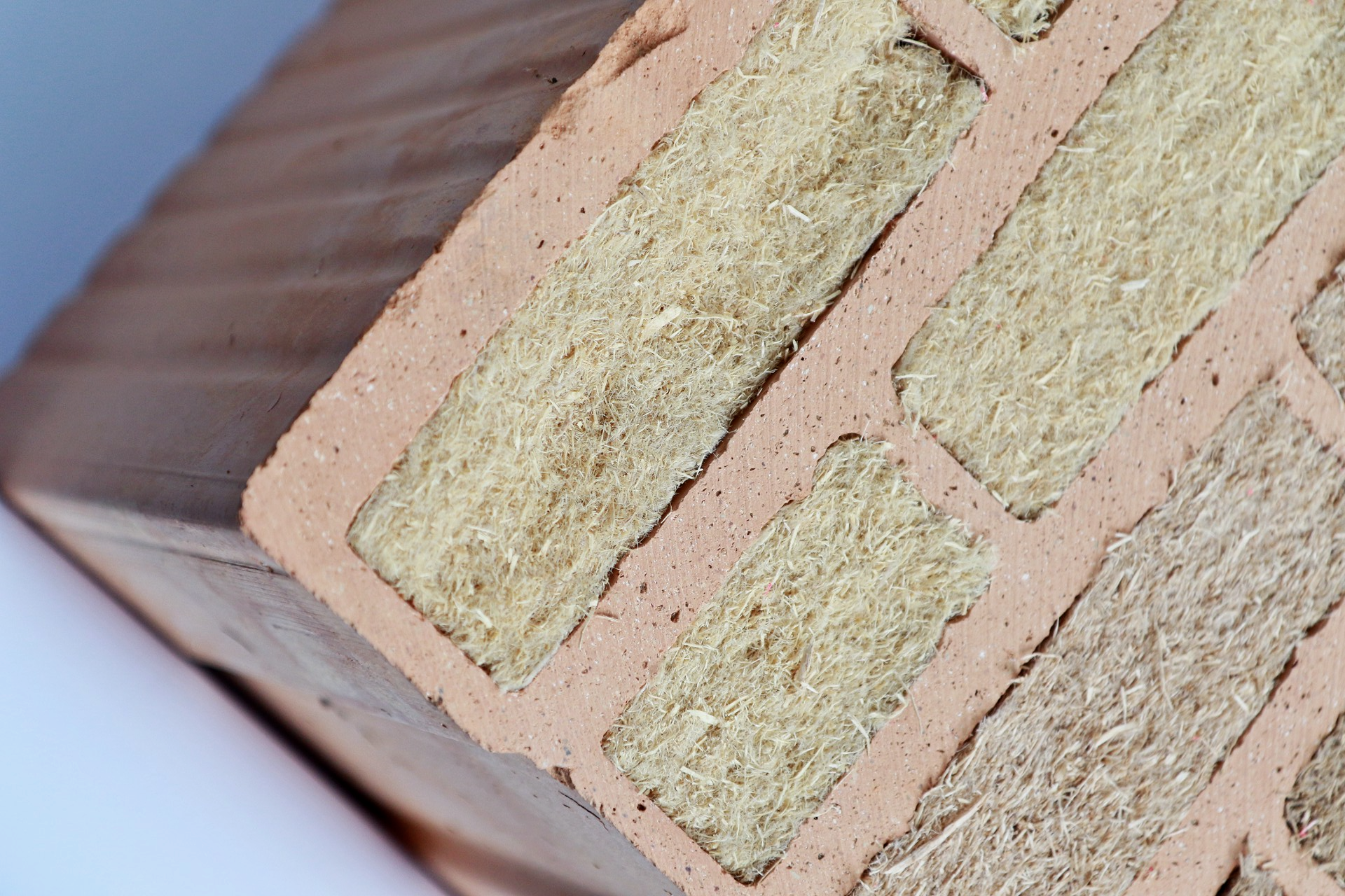 Fraunhofer WKI entwickelt Holzfaserdämmstoffe aus Buche
