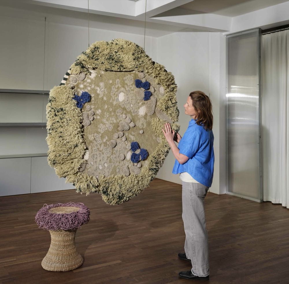Die Objekte von Mareike Lienau setzen räumliche Anker, schaffen Orientierung und eine nachhaltige Präsenz Textile Raumobjekte für Architektur und Hospitality