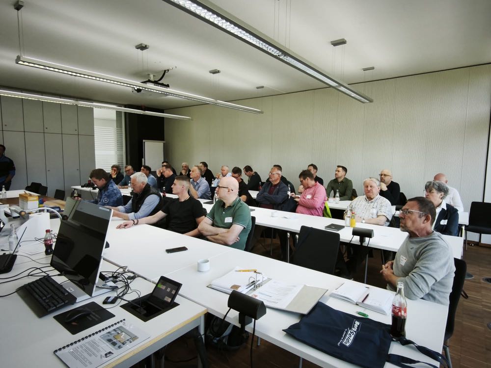 Rund 40 Teilnehmer verfolgten das Programm der jüngsten Innungsversammlung in Augsburg. Innung Schwaben: Mehr Sicherheit bei Projekten im Gesundheitswesen