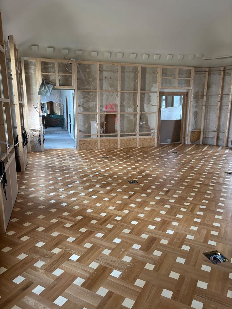 1.200 m<h>²</h> Parkett für barockes Bürgerhaus