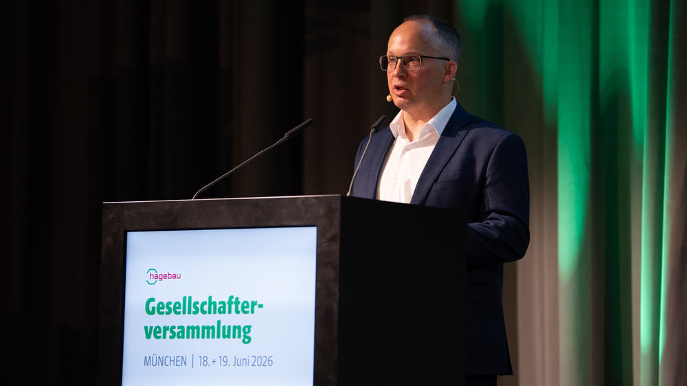 Wirtschaftlicher Rückhalt für die Gesellschafter: Sven Grobrügge erklärte, welche Rolle Zentralfakturierung, Kreditversicherungslinien und Lieferantenbeziehungen spielen Hagebau-Gesellschafterversammlung 2026: Mehr Service für die Praxis