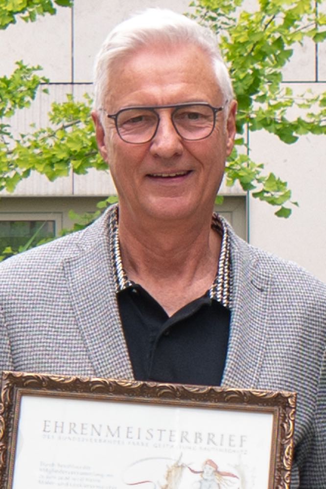  BV Farbe ernennt Dietmar Ahle zum Ehrenmeister
