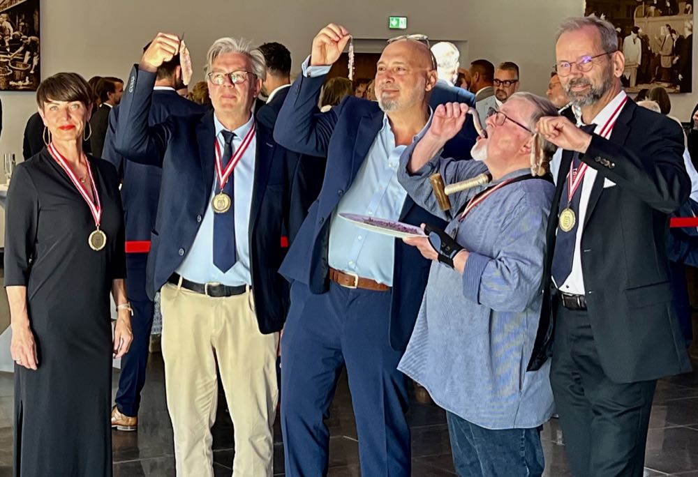 Bremerhaven: Matjes-Orden ehrt Rektor der Hochschule Bremerhaven