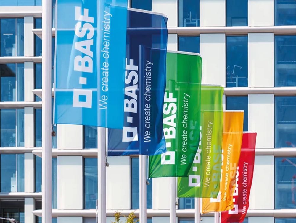  BASF schließt Coatings-Transaktion mit Carlyle ab