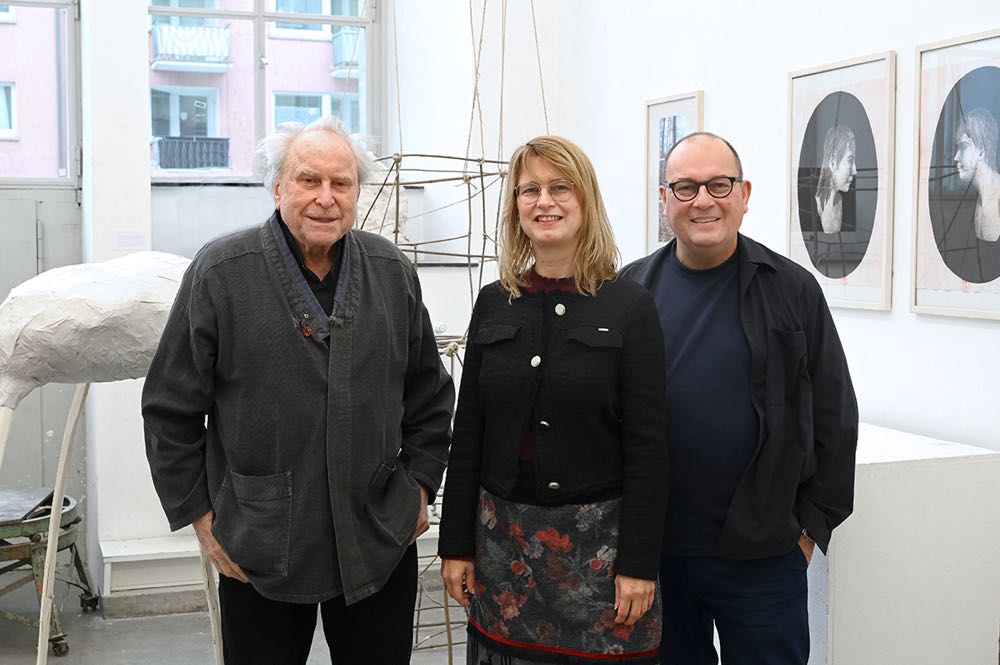 Stifter Peter Jacobi mit Jury-Mitglied Angelika Drescher (Kulturamt Pforzheim) und Prof. Johann Stockhammer, Dekan der Fakultät für Gestaltung der Hochschule Pforzheim. Stipendium „Design und Inklusion“