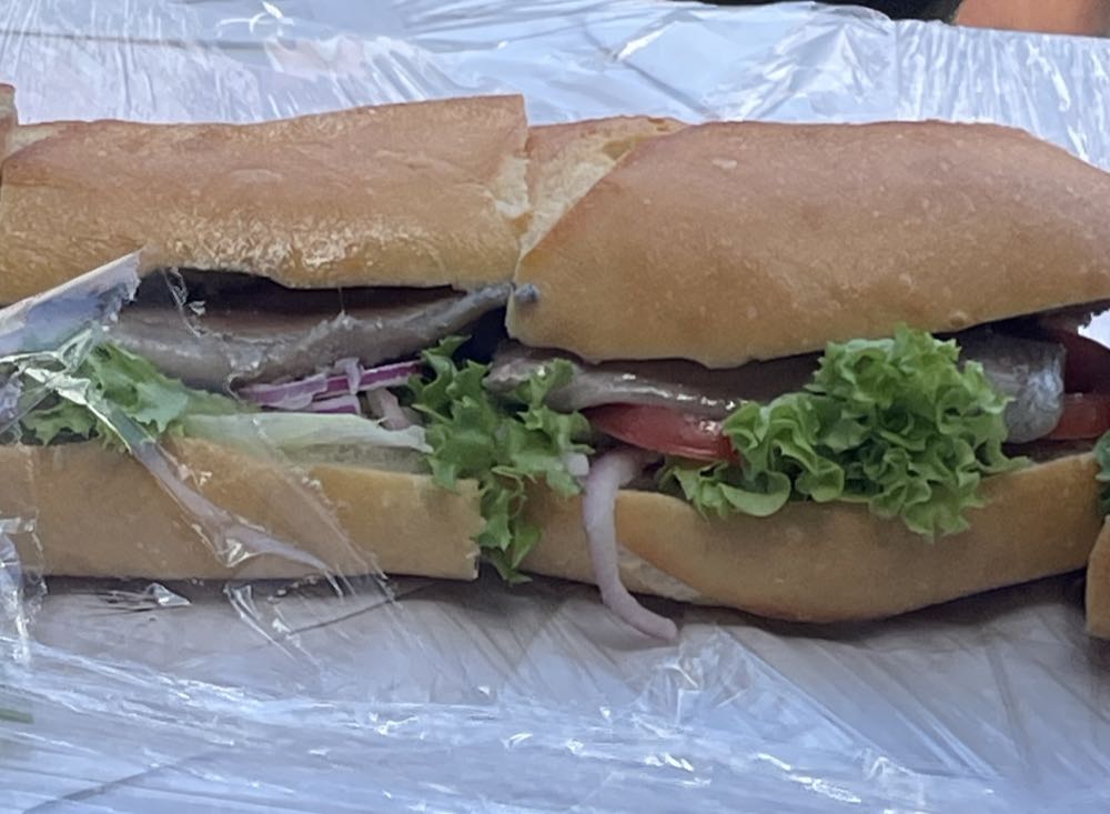 Bremerhaven: 34 Meter Matjesbrötchen zum 34. Geburtstag