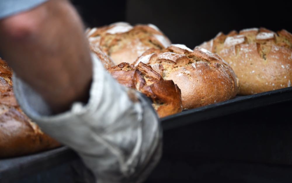 YouGov: Brotmarkt schrumpft – Backstationen gewinnen Marktanteile