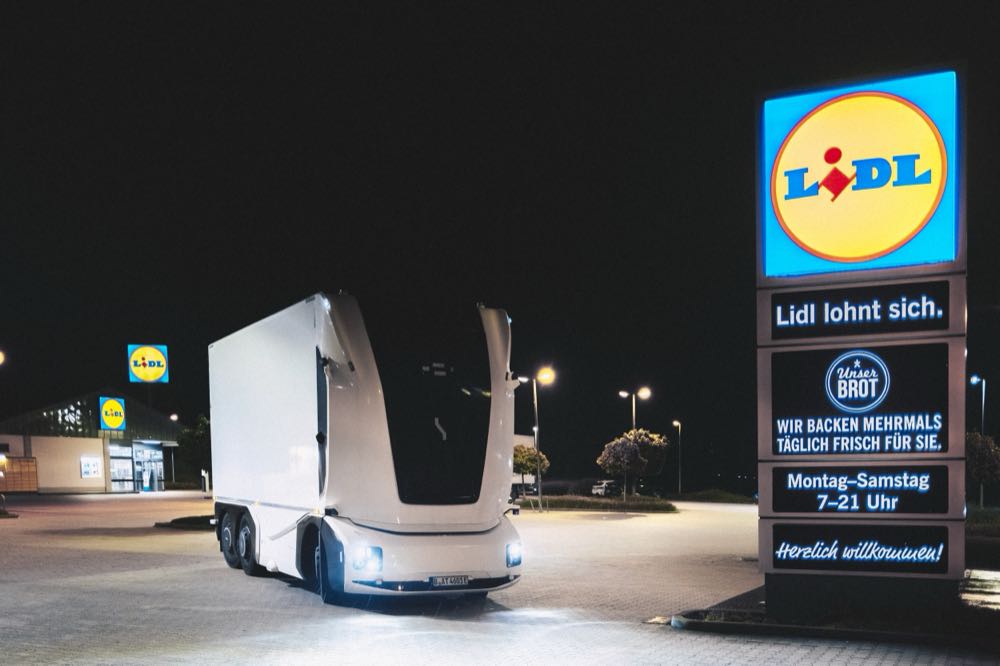 Premiere im LEH: Lidl und Einride bringen autonomen E-LKW auf die Straße