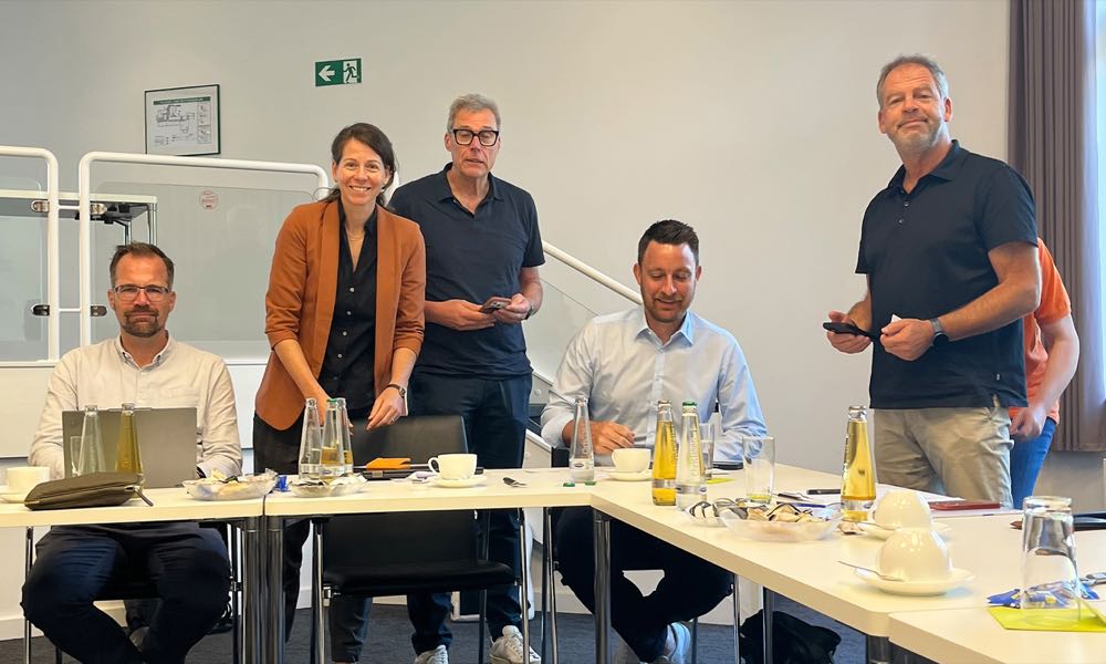 Diskussion über Neuigkeiten, Trends und wichtige Marktinformationen (von links): Frank Selbeck, Stefanie Jutkeit, Rüdiger Dicke, Moritz Sayer und Frank Wittkowski. FEB: Arbeitskreis Markt + Wissen befasst sich mit EU-Richtlinie gegen Greenwashing