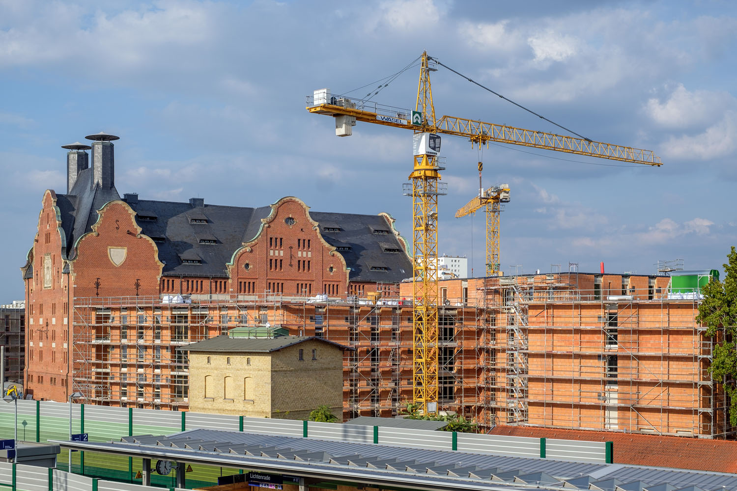 Umbauen? Umwandeln? Neu bauen? Die Pläne zur Entschärfung der Berliner Wohnungskrise werden derzeit kontrovers diskutiert. Wege aus der Berliner Wohnungskrise